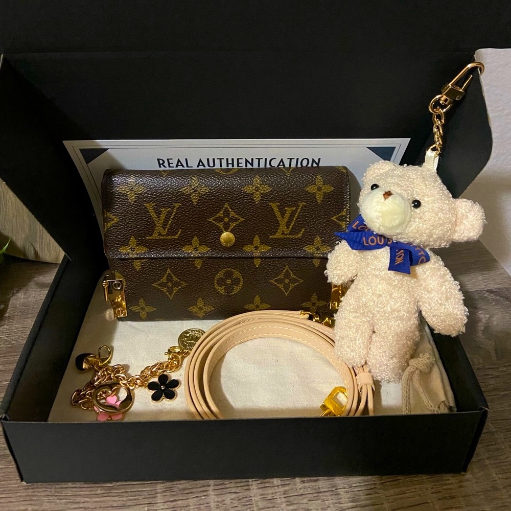 🎁🧸Louis Vuitton Monogram Wallet with Crossbody Strap w/ removable Charm Chain